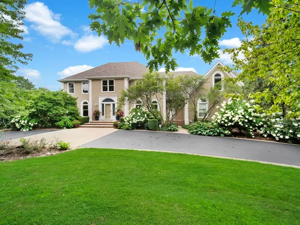 8 Lakeside Dr, South Barrington, IL 60010