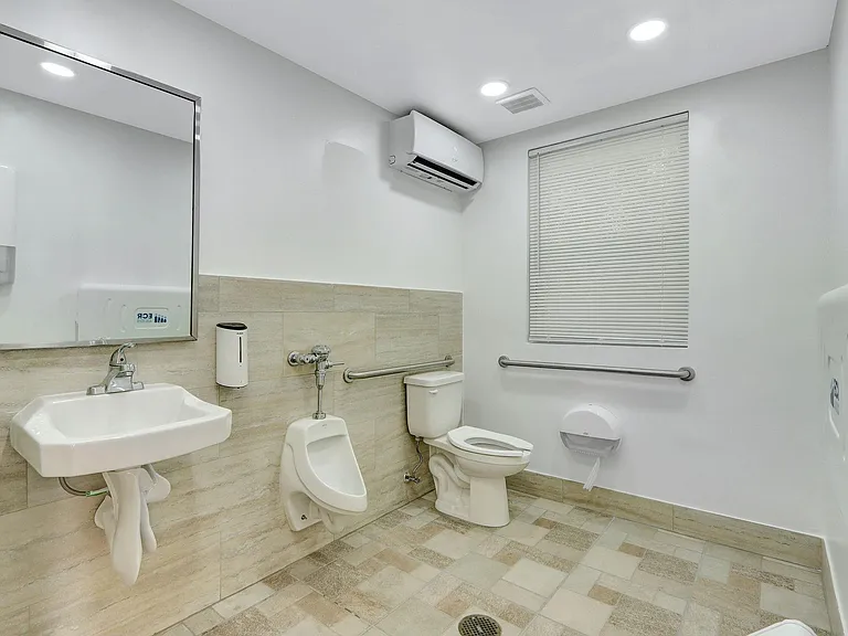 2426 SE 17th St #305 — Photo 22