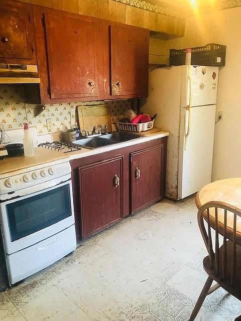 2nd image of 705 Truman Dr