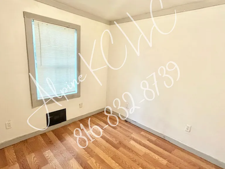 210 W Mill St — Photo 3