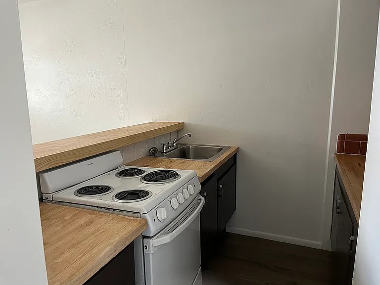 Modern & Spacious 1 Bedroom Apts - Quality SE Community — Photo 42