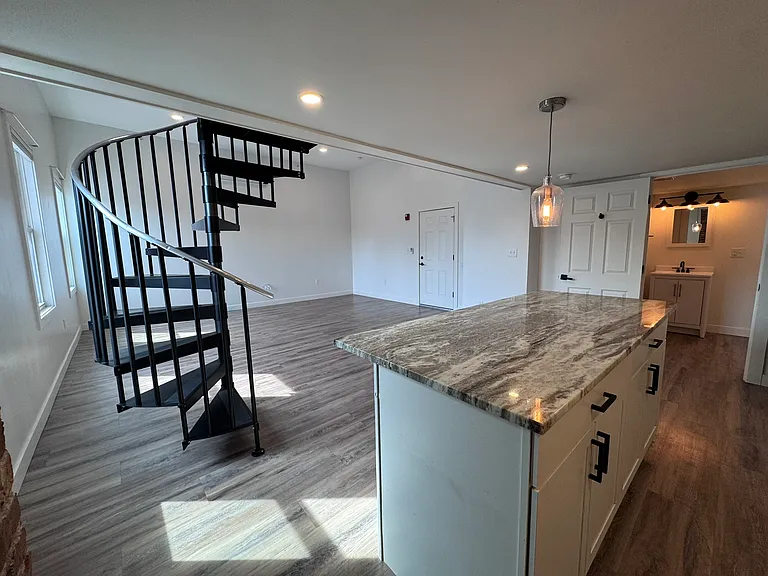 84 Main St #5 — Photo 6