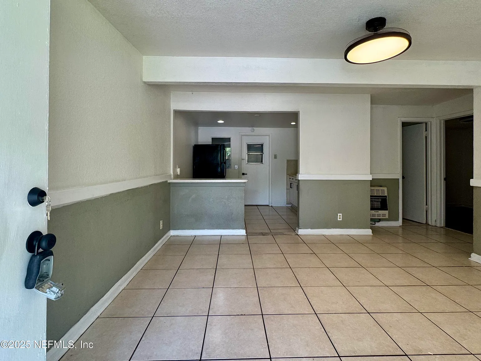 2 bed, 1.0 bath, 624 sqft, $975 — Photo 2