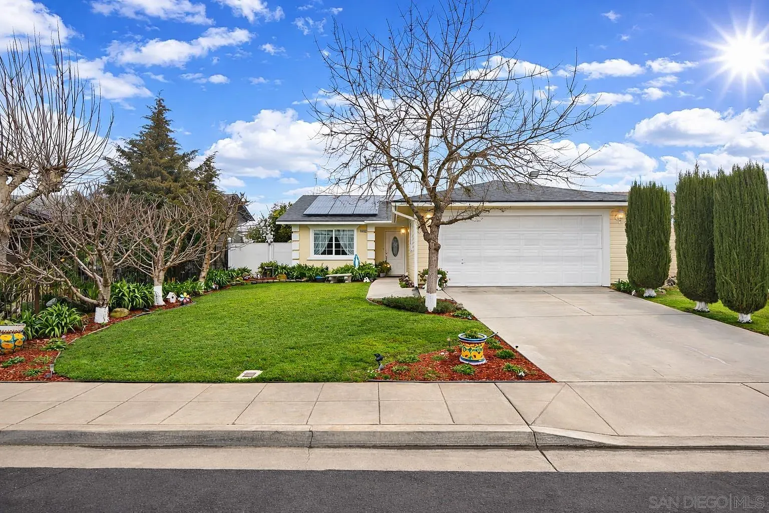 23663 Las Palmas Ave photo 1
