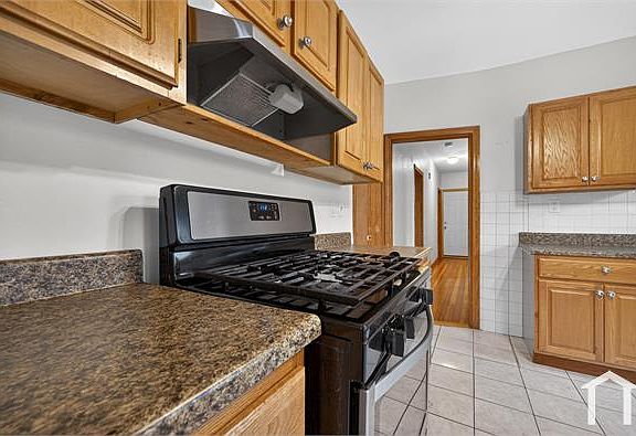 3rd image of 81 Dakota St Floor 3