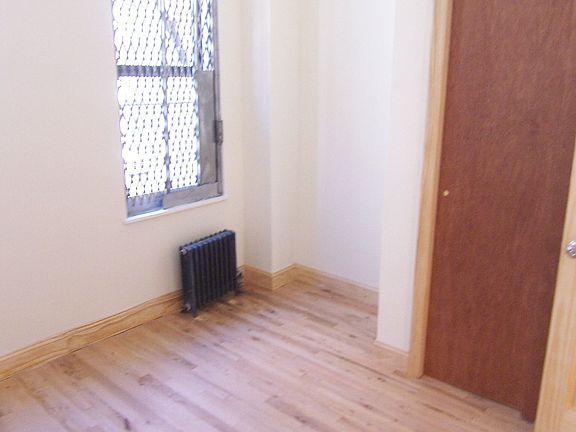 4th image of 67 W 107th St APT 6
