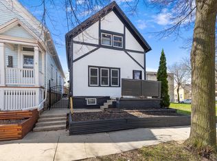 919 E Land Pl, Milwaukee, WI 53202