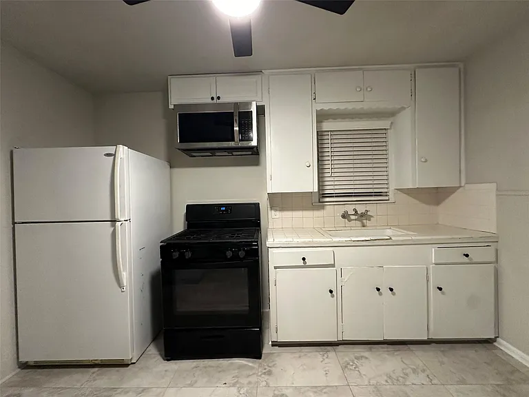 2721 Napoleon St — Photo 5