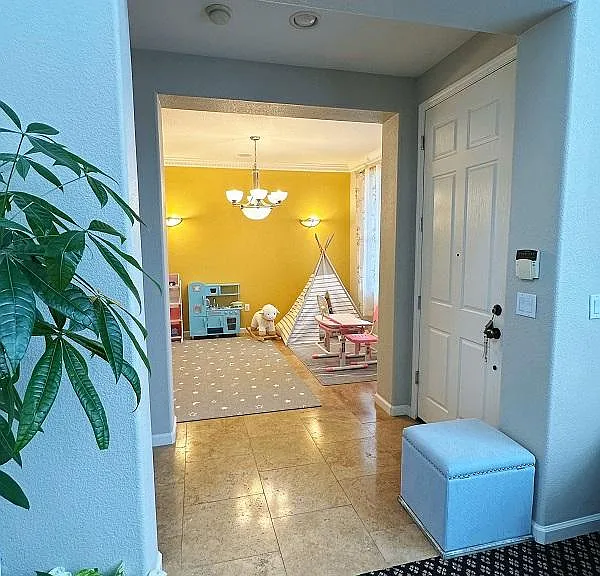 1388 Thornbury Ln — Photo 2