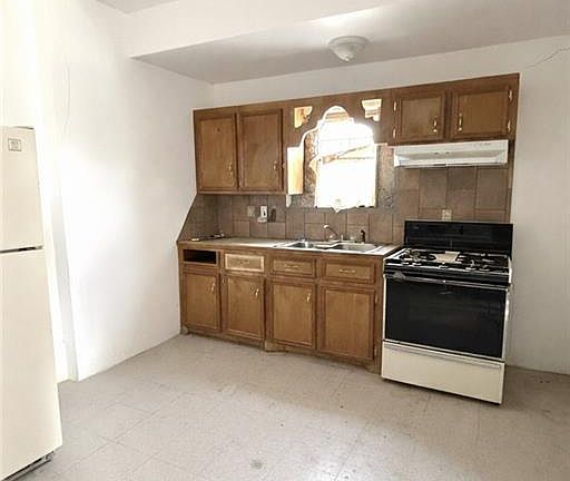 2nd image of 207 Loma Blanca Ln