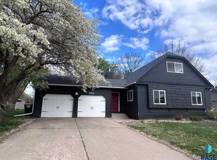 2404 S Holt Ave, Sioux Falls, SD 57103