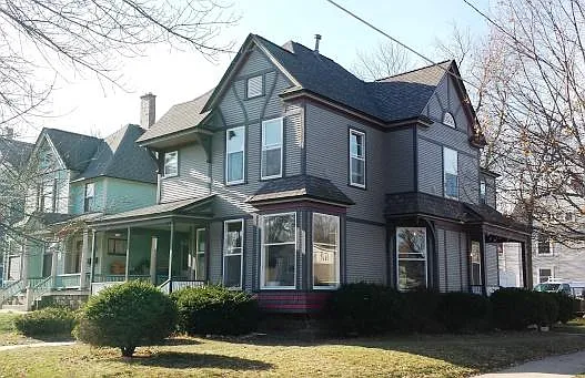 301 Henry Ave SE #2