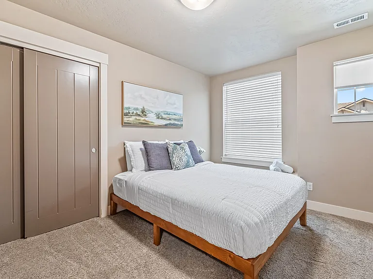 2719 E Decameron Ln — Photo 43