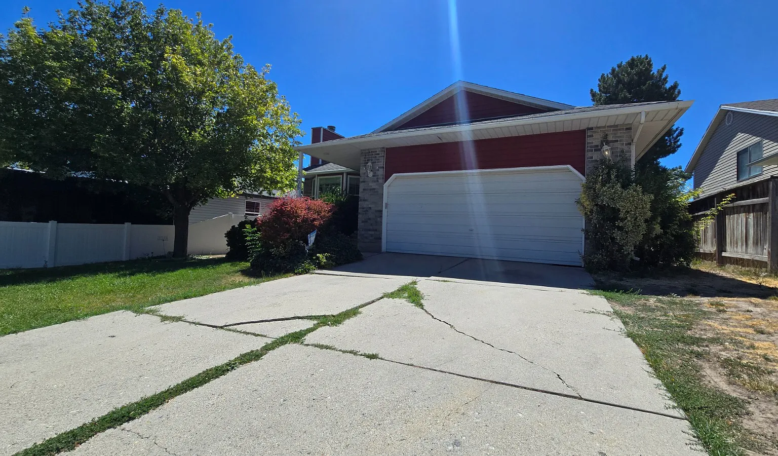 5 bed, 2025 sqft, $2,695 — Photo 2