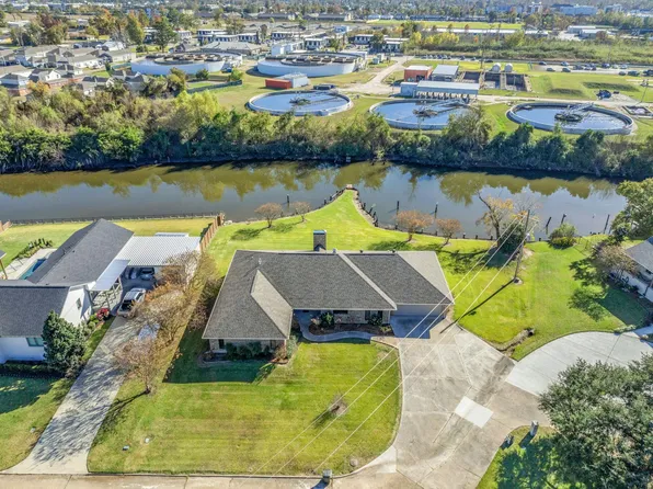 2405 Barbe St, Lake Charles, LA 70601