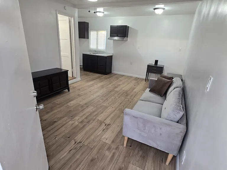 701 Francis St — Photo 2