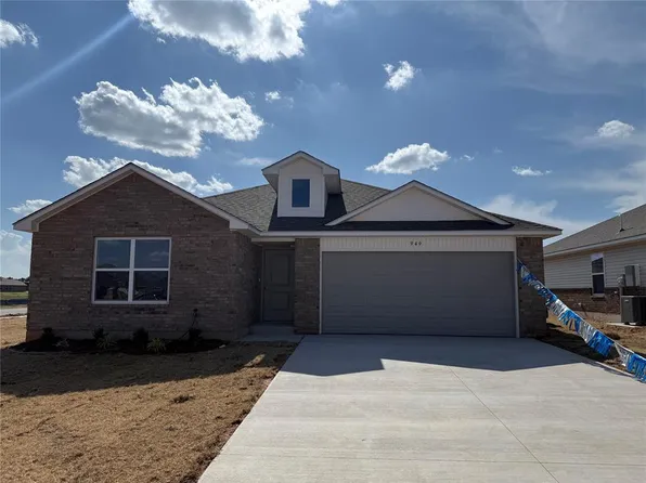 949 S Buffalo Ln, Mustang, OK 73064