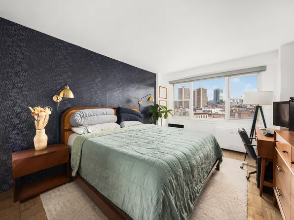 2 Charlton Street image 9 of 12