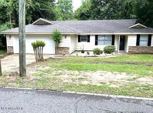205 Halstead Rd, Ocean Springs, MS 39564