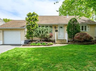 14 Raven Dr, Colonia, NJ 07067