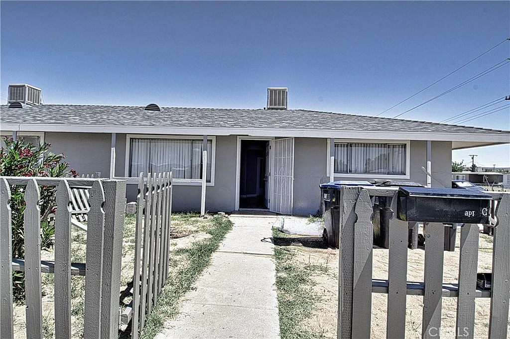 2 bed, 825 sqft, $1,100 — Photo 2