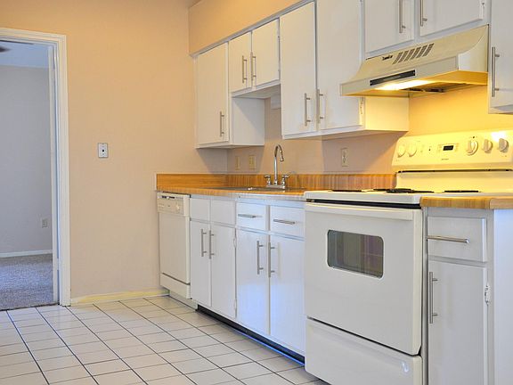 2nd image of 4201 Belvedere St APT 301