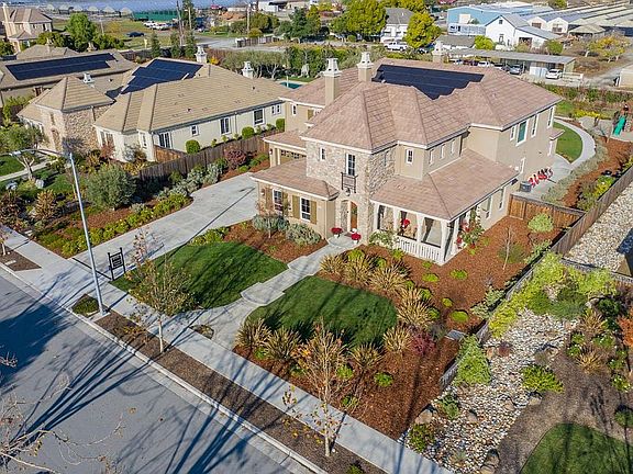 4th image of 19070 Clayton Ave