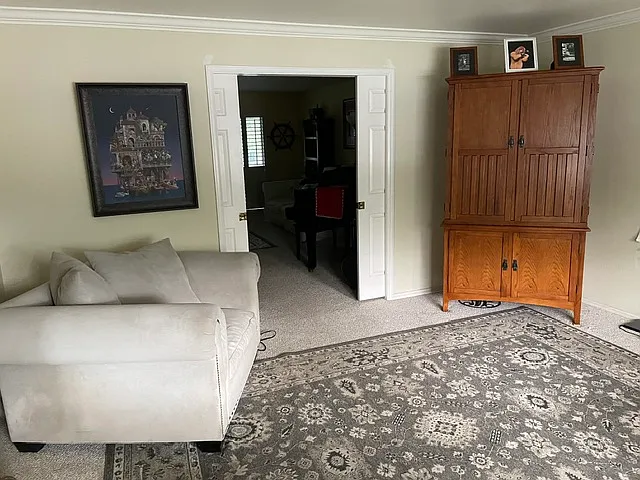 4 bed, 2.5 bath, 3755 sqft, $3,400 — Photo 4