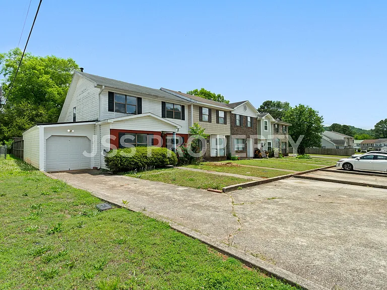 2267 Cheshire Dr — Photo 30
