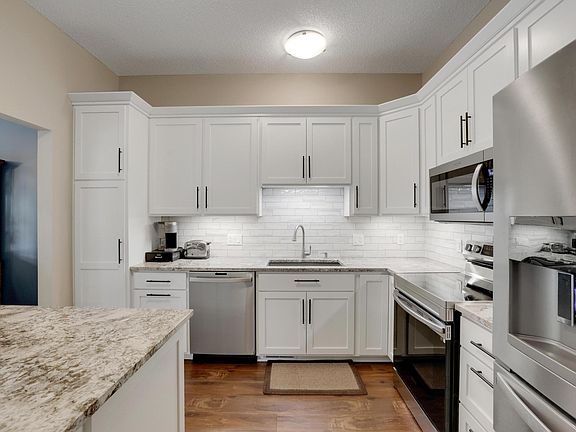 4th image of 881 Kimberly Ln