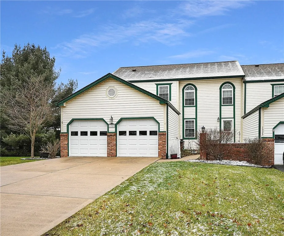 1321 Lexington Dr photo 1