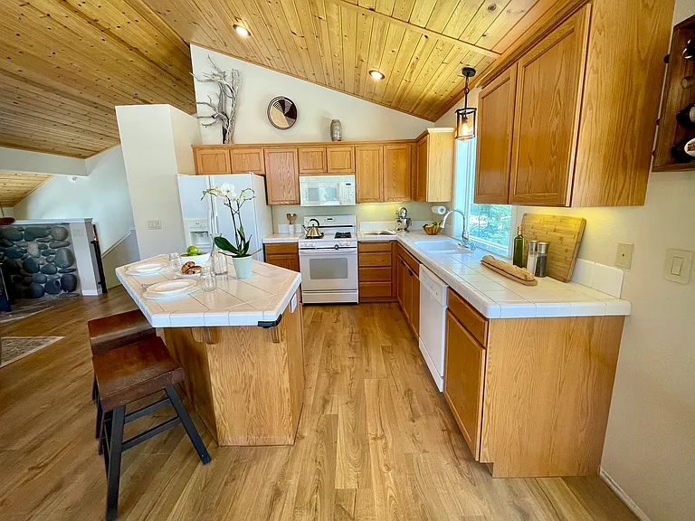 10295 E Alder Creek Rd — Photo 2
