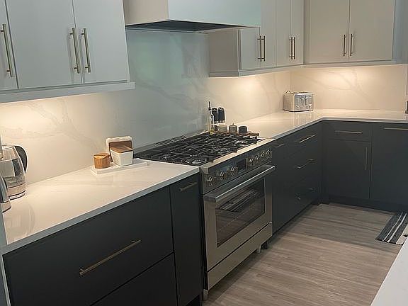 3rd image of 338 Woodhurst Dr