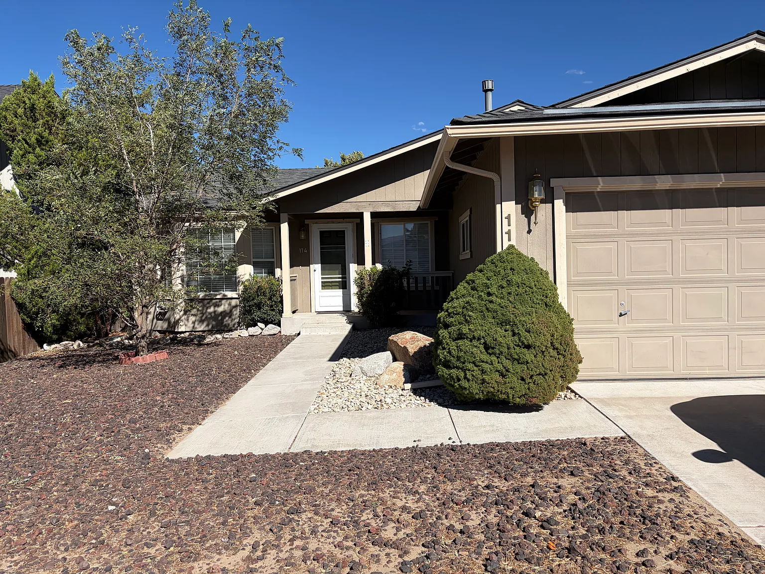 3 bed, 1444 sqft, $1,900 — Photo 1