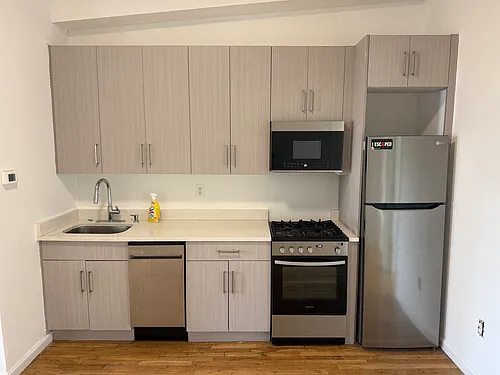 359 1st St #2 Photo 1