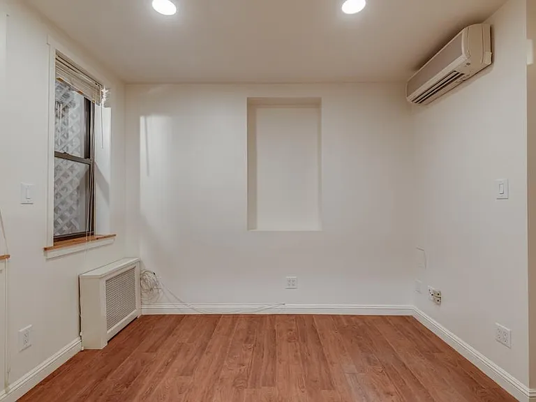 105 E 15th St #6 — Photo 6