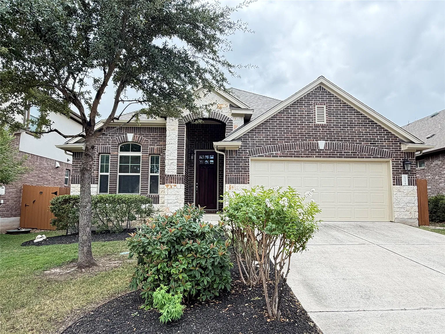 3 bed, 2.0 bath, 2043 sqft, $3,100 — Photo 2