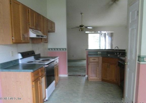 4th image of 55 Clear Springs Ct