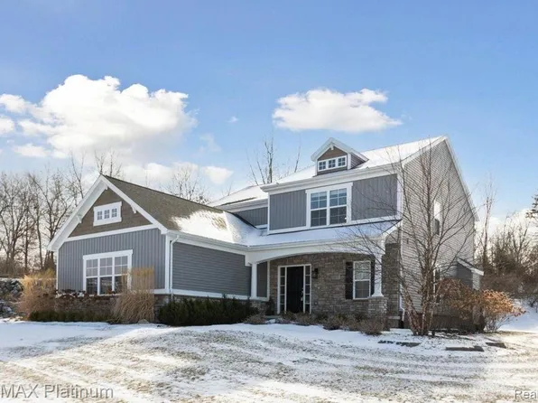 10136 Shenandoah Ridge Dr, Brighton, MI 48114