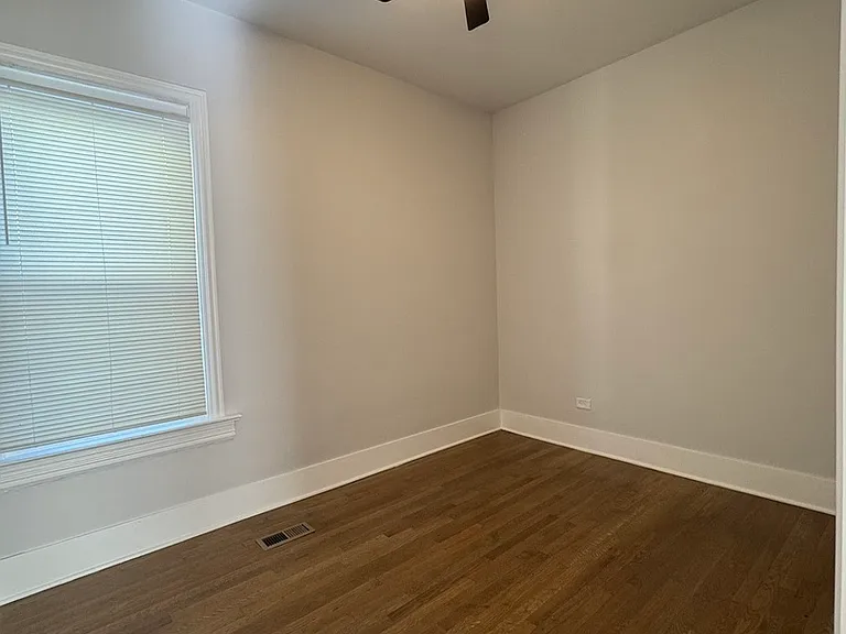 11578 S Perry Ave — Photo 4