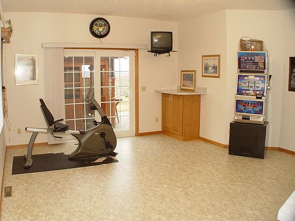 Huge Game room with sliding doors to patio!