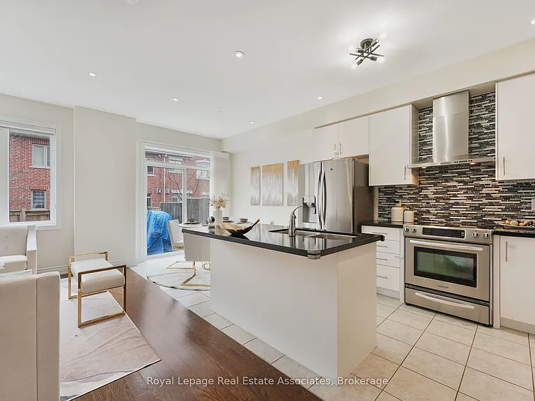 41 Mazarine Ln — Photo 15