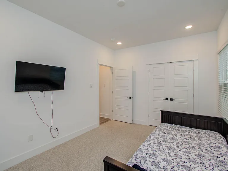 970 Highland Sound Ln — Photo 19