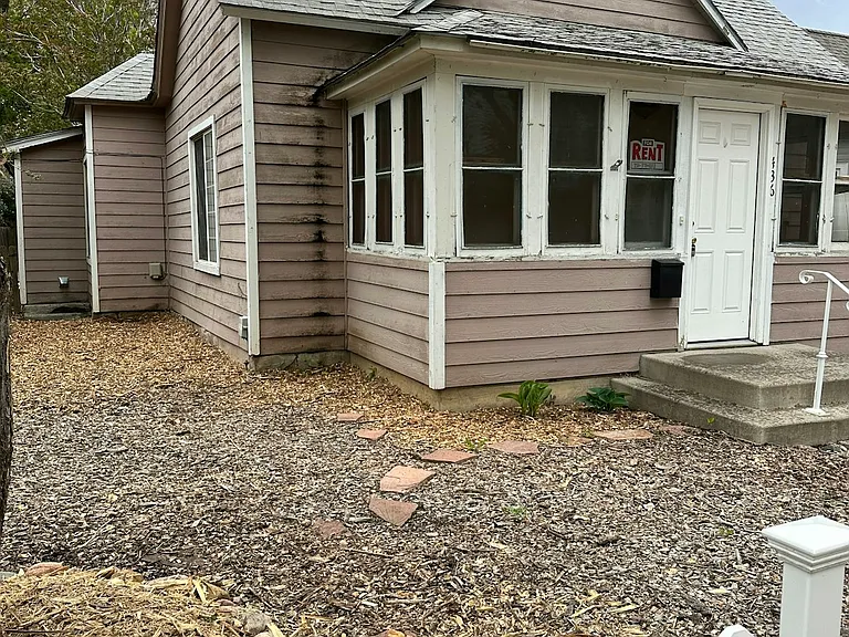 Front Curb-Side Entry