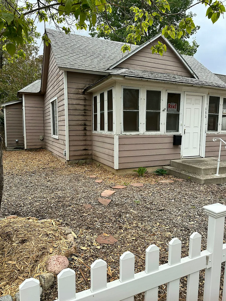 Front Curb-Side Entry - 436 E 6th St