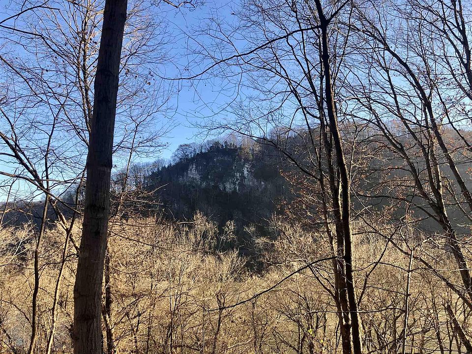 1st image of Riverview Ln