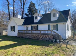 814 Strawberry Rd, Saint Albans, WV 25177