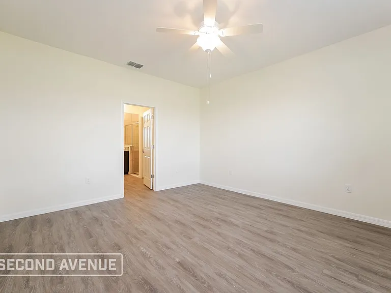 1411 NW 9th Ave — Photo 4