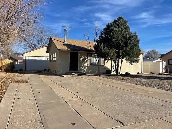 3 bed, 1055 sqft, $1,475 — Photo 2
