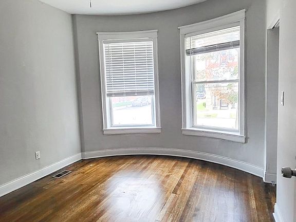 2nd image of 5437-47 S Harper Ave #5447-1